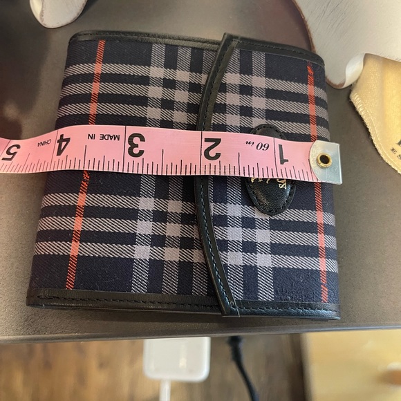 Excellent condition Burberry unisex Bifold Wallet. - Picture 8 of 11